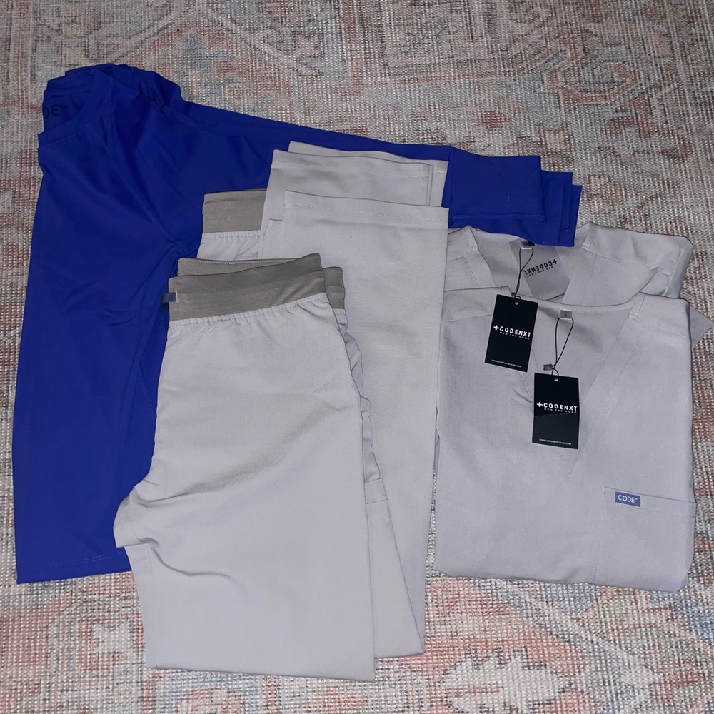 CODE NXT LIGHT/OVERCAST GRAY SCRUB SETS